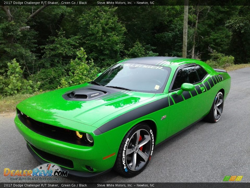 Front 3/4 View of 2017 Dodge Challenger R/T Shaker Photo #3