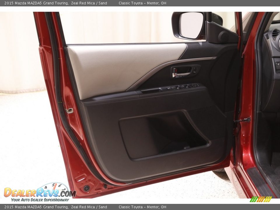 Door Panel of 2015 Mazda MAZDA5 Grand Touring Photo #4