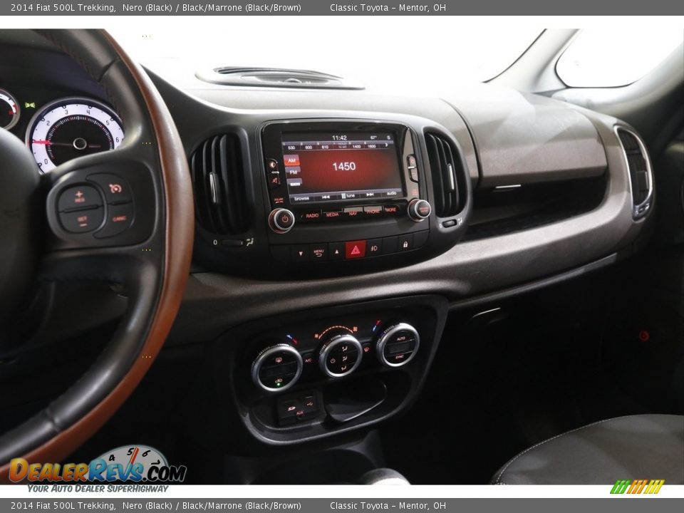 Dashboard of 2014 Fiat 500L Trekking Photo #9