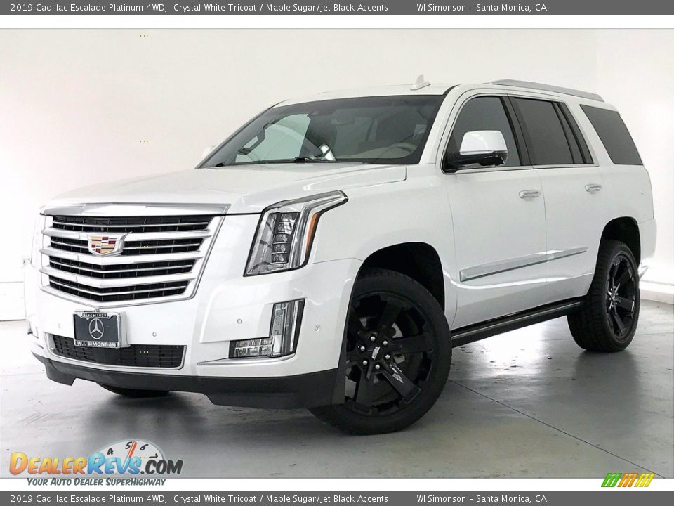 Front 3/4 View of 2019 Cadillac Escalade Platinum 4WD Photo #12