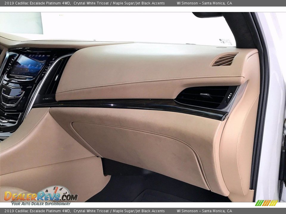 Dashboard of 2019 Cadillac Escalade Platinum 4WD Photo #16