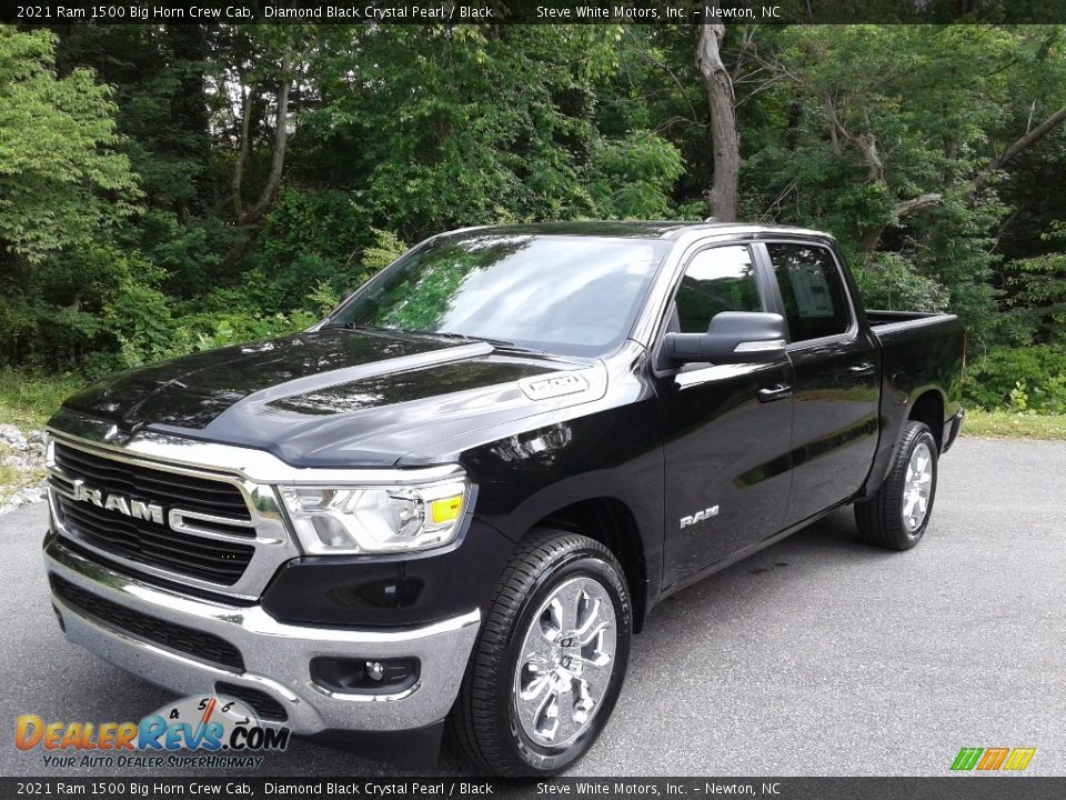 Front 3/4 View of 2021 Ram 1500 Big Horn Crew Cab Photo #2