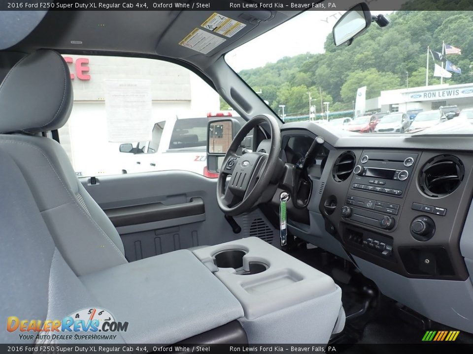 Dashboard of 2016 Ford F250 Super Duty XL Regular Cab 4x4 Photo #10