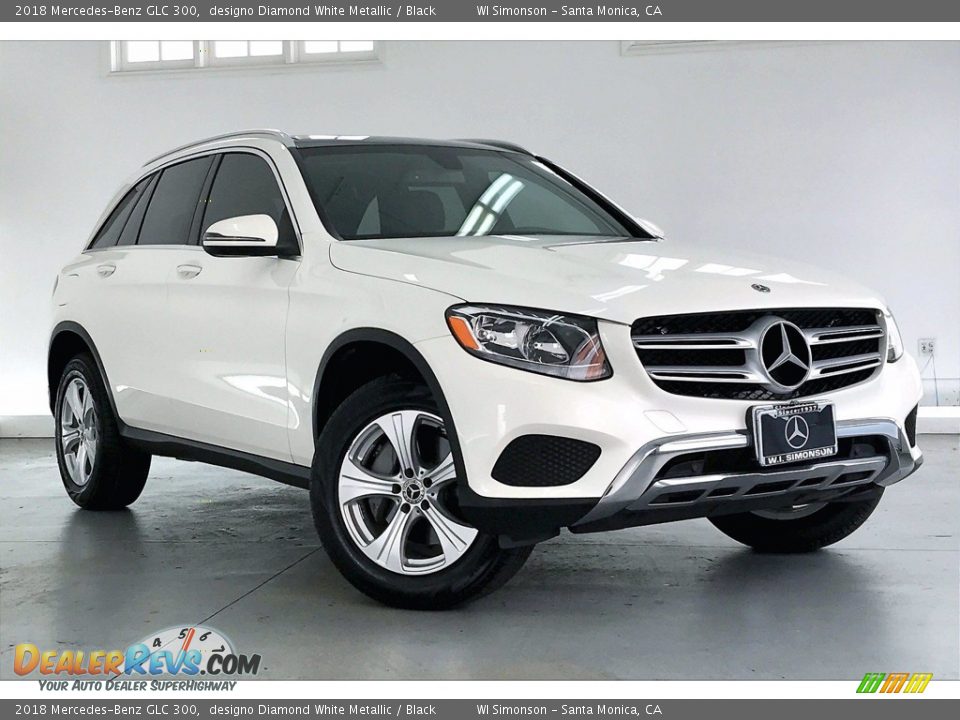 Front 3/4 View of 2018 Mercedes-Benz GLC 300 Photo #34