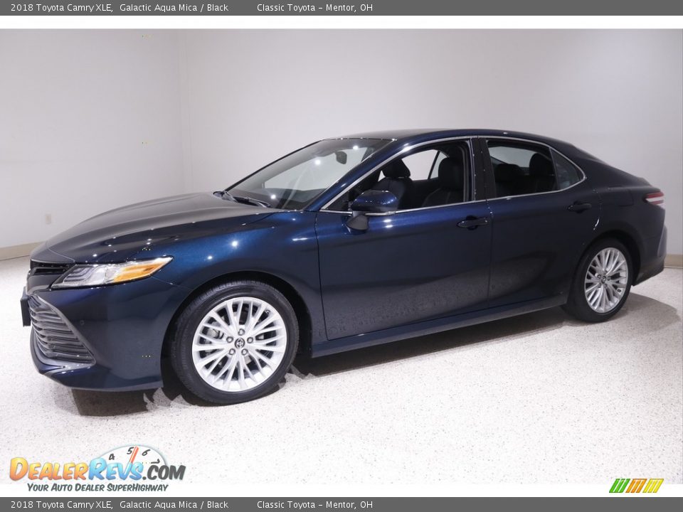 2018 Toyota Camry XLE Galactic Aqua Mica / Black Photo #3