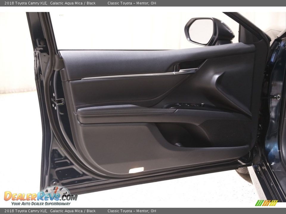 2018 Toyota Camry XLE Galactic Aqua Mica / Black Photo #4