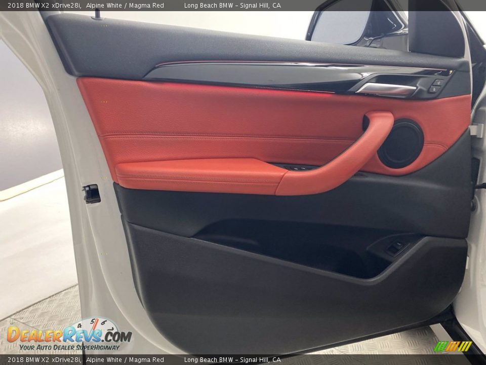 Door Panel of 2018 BMW X2 xDrive28i Photo #13