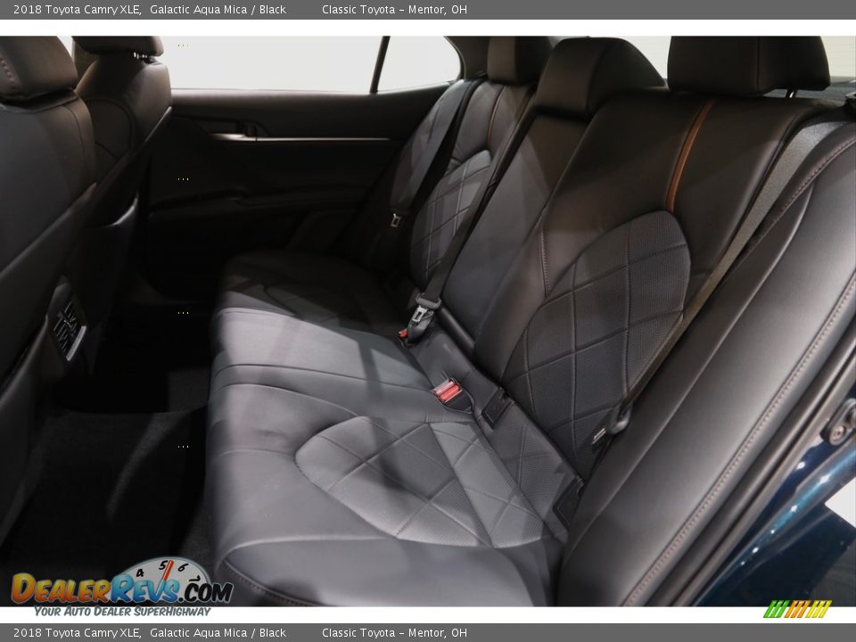 2018 Toyota Camry XLE Galactic Aqua Mica / Black Photo #16
