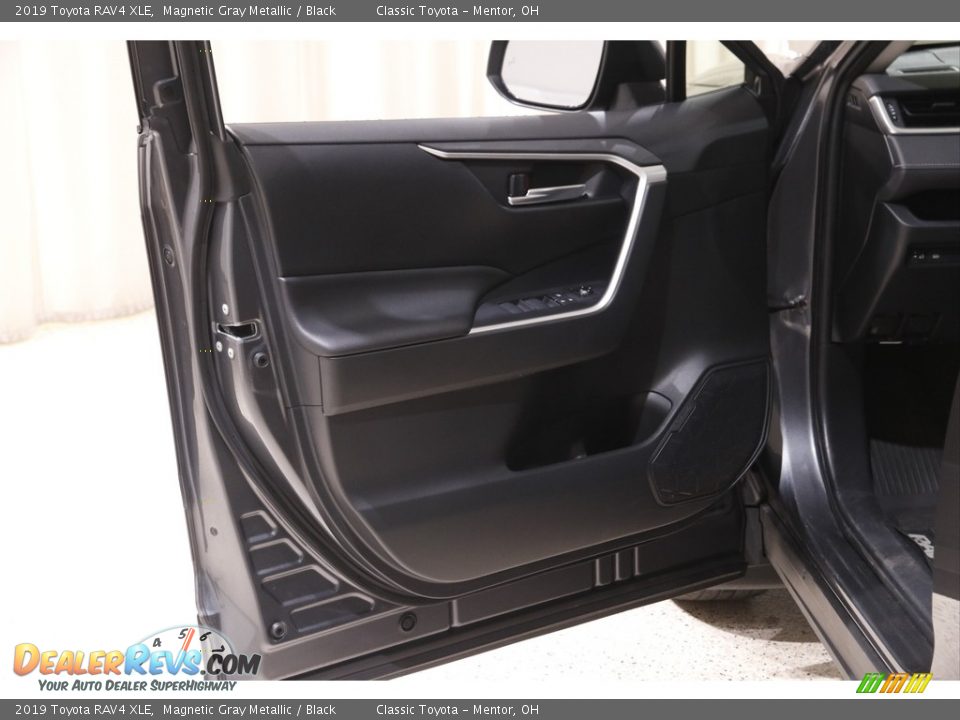 2019 Toyota RAV4 XLE Magnetic Gray Metallic / Black Photo #4