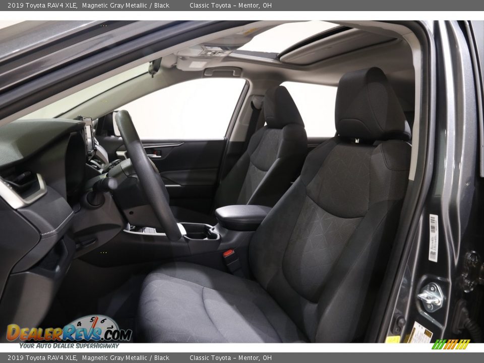 2019 Toyota RAV4 XLE Magnetic Gray Metallic / Black Photo #5