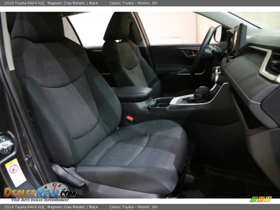 2019 Toyota RAV4 XLE Magnetic Gray Metallic / Black Photo #13
