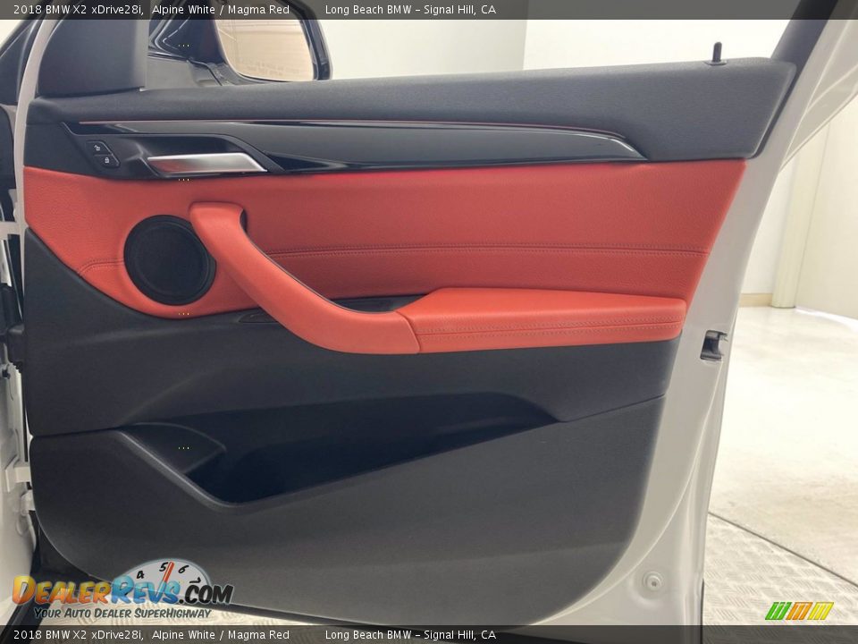 Door Panel of 2018 BMW X2 xDrive28i Photo #32