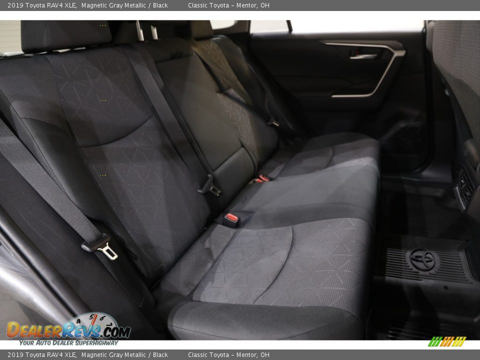 2019 Toyota RAV4 XLE Magnetic Gray Metallic / Black Photo #14