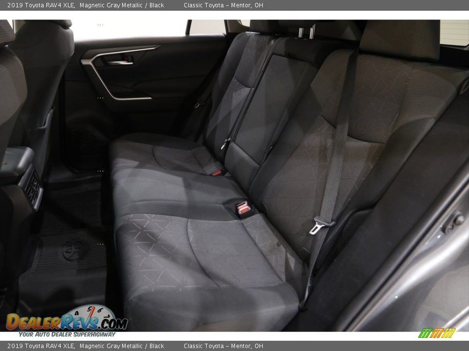 2019 Toyota RAV4 XLE Magnetic Gray Metallic / Black Photo #15