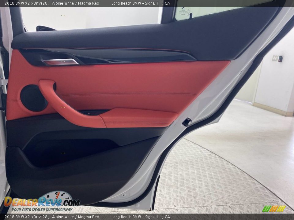 Door Panel of 2018 BMW X2 xDrive28i Photo #35