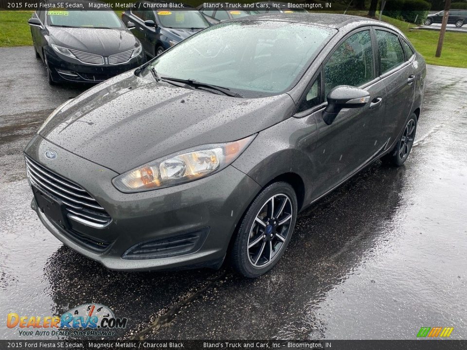 2015 Ford Fiesta SE Sedan Magnetic Metallic / Charcoal Black Photo #2