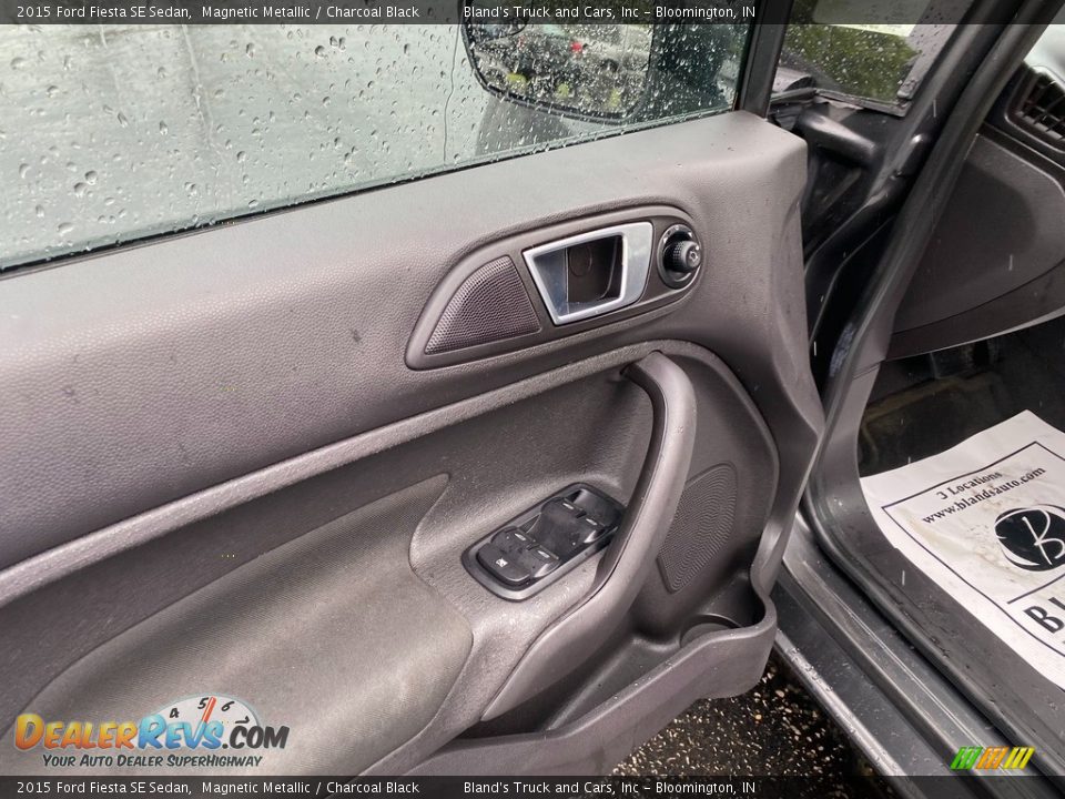 2015 Ford Fiesta SE Sedan Magnetic Metallic / Charcoal Black Photo #12