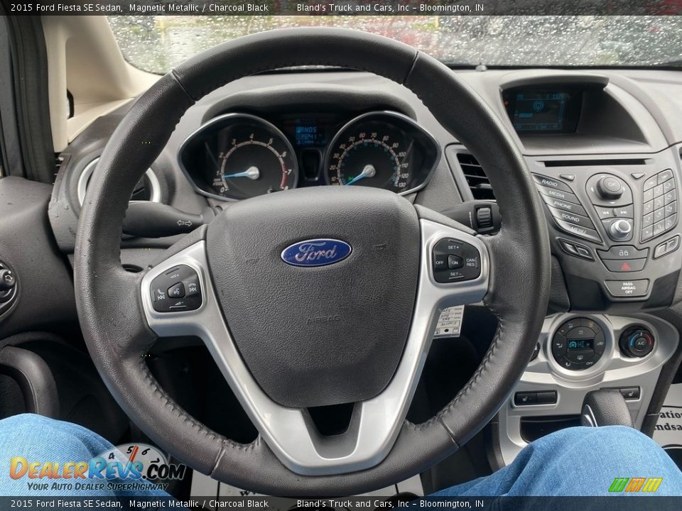 2015 Ford Fiesta SE Sedan Magnetic Metallic / Charcoal Black Photo #15