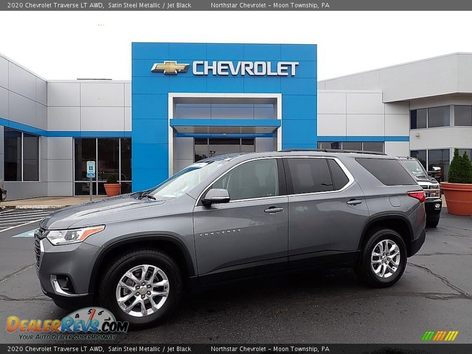 Front 3/4 View of 2020 Chevrolet Traverse LT AWD Photo #1