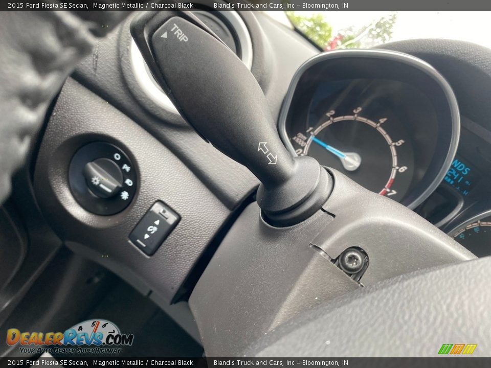 2015 Ford Fiesta SE Sedan Magnetic Metallic / Charcoal Black Photo #19
