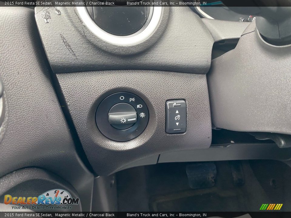 2015 Ford Fiesta SE Sedan Magnetic Metallic / Charcoal Black Photo #21