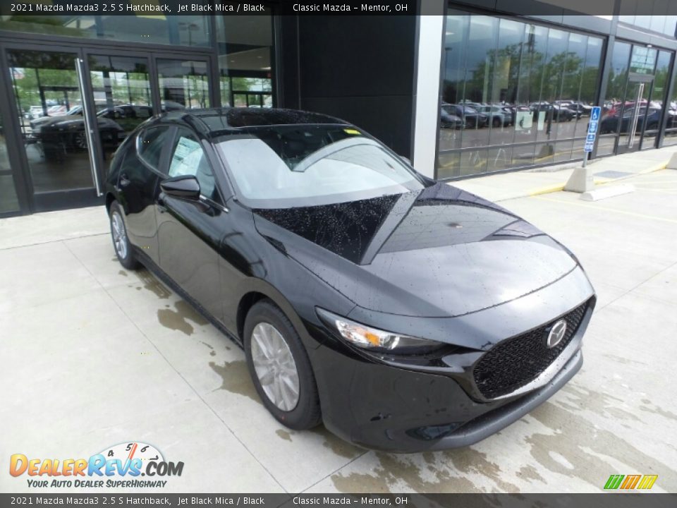 Front 3/4 View of 2021 Mazda Mazda3 2.5 S Hatchback Photo #1