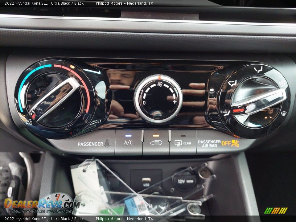 Controls of 2022 Hyundai Kona SEL Photo #10