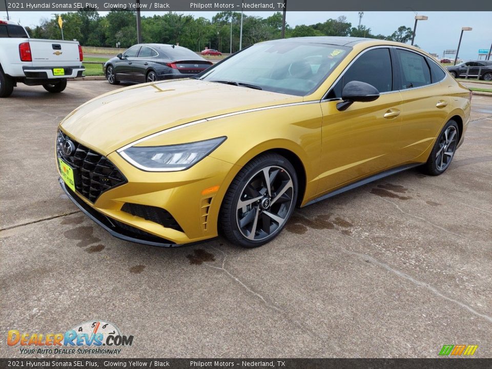 Front 3/4 View of 2021 Hyundai Sonata SEL Plus Photo #2