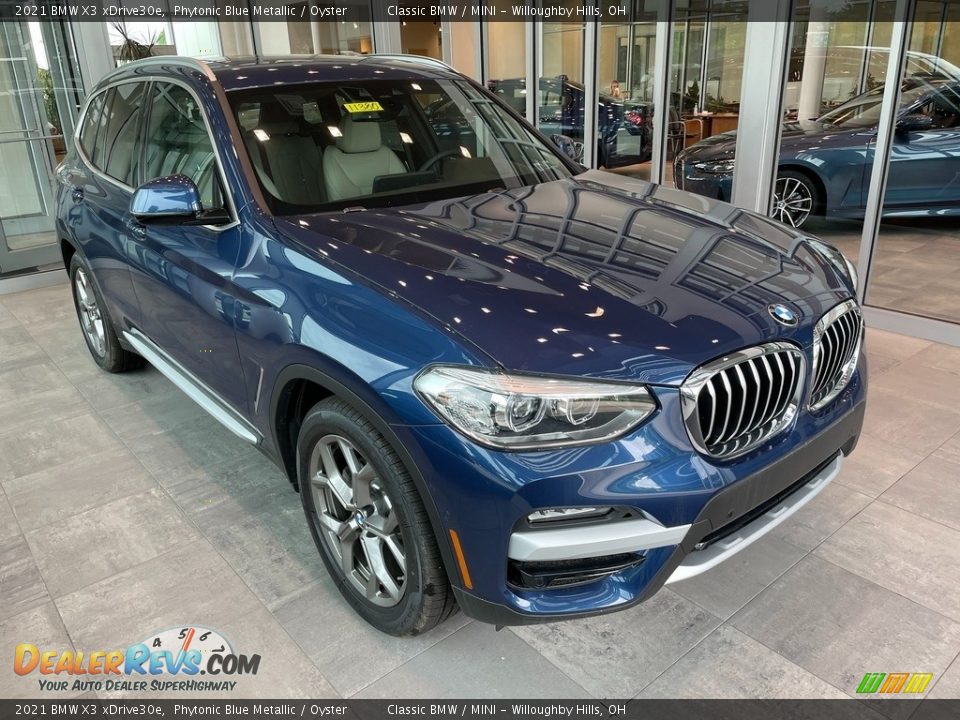 Front 3/4 View of 2021 BMW X3 xDrive30e Photo #1