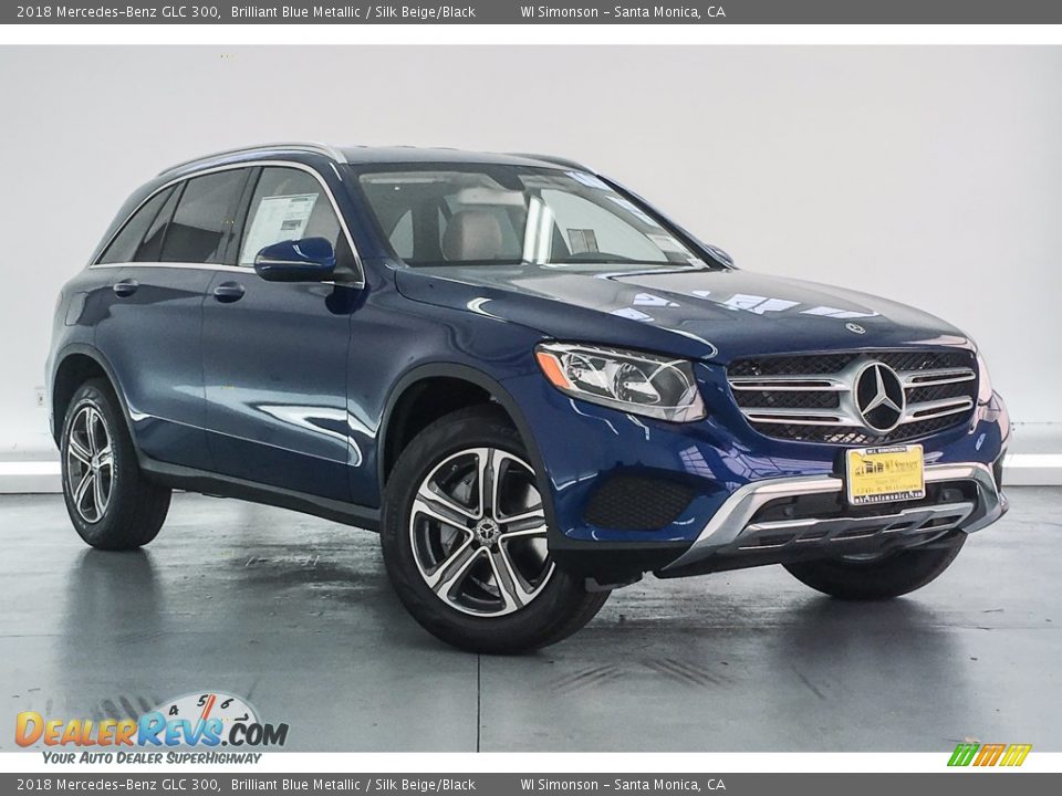 Front 3/4 View of 2018 Mercedes-Benz GLC 300 Photo #12