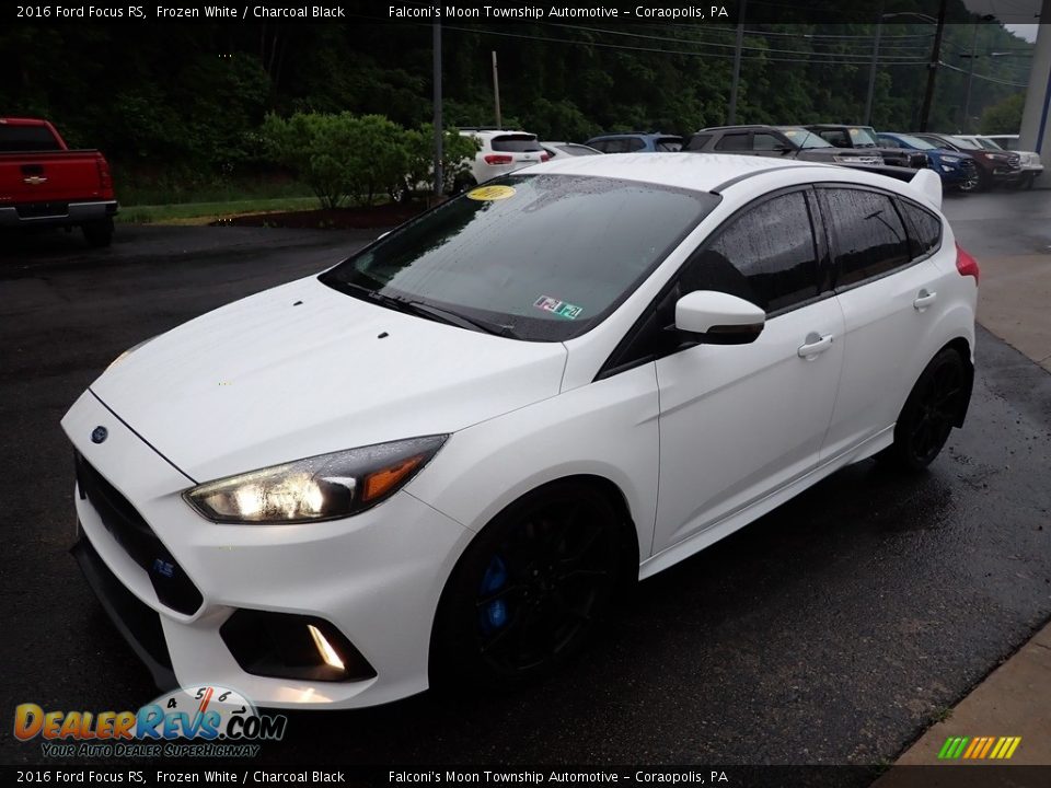 Front 3/4 View of 2016 Ford Focus RS Photo #7