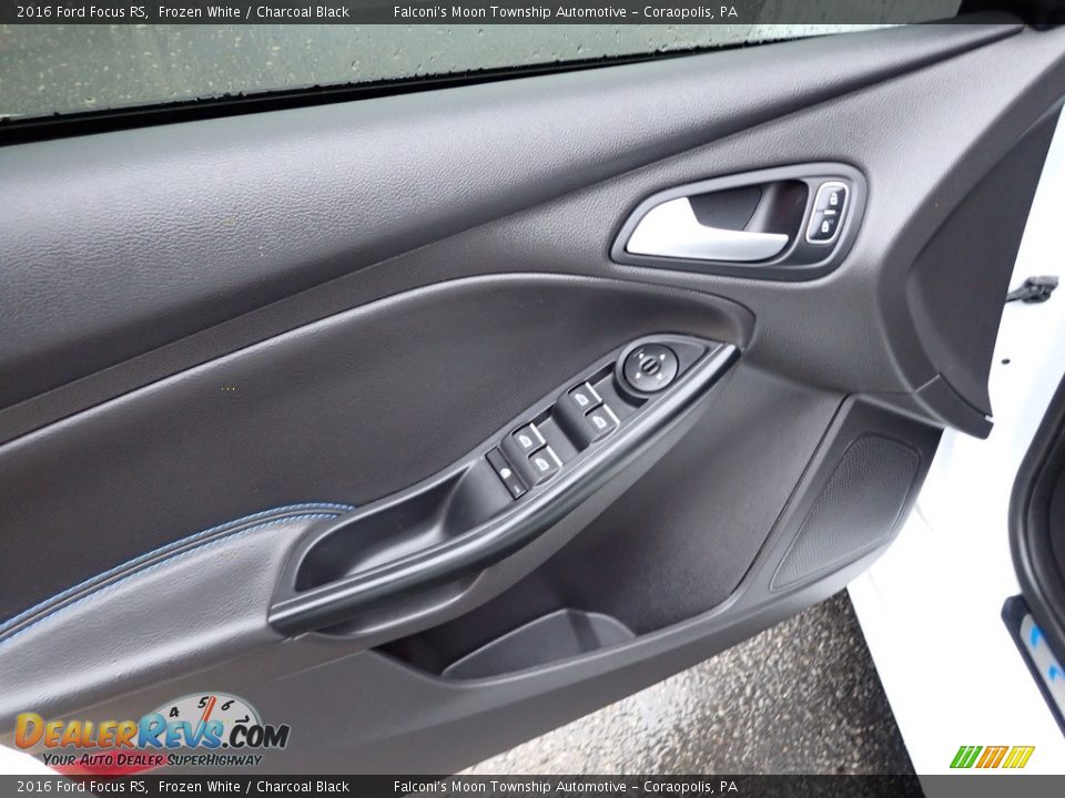 Door Panel of 2016 Ford Focus RS Photo #19