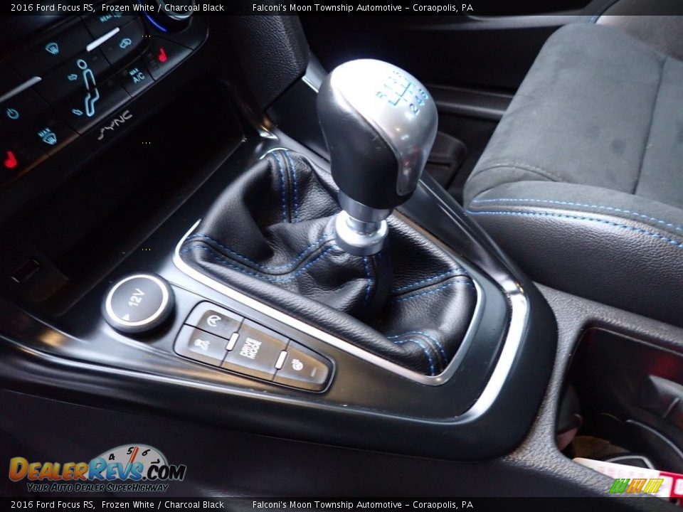 2016 Ford Focus RS Shifter Photo #22