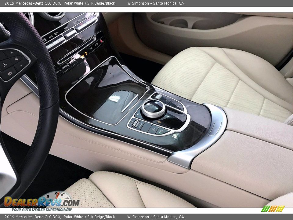 2019 Mercedes-Benz GLC 300 Polar White / Silk Beige/Black Photo #17