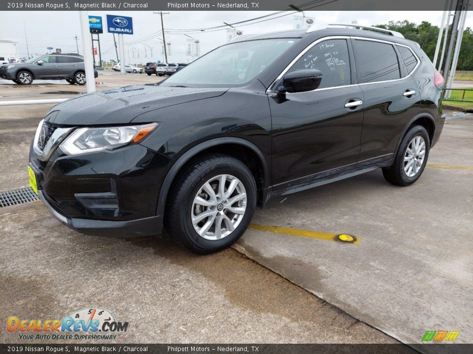 Front 3/4 View of 2019 Nissan Rogue S Photo #2