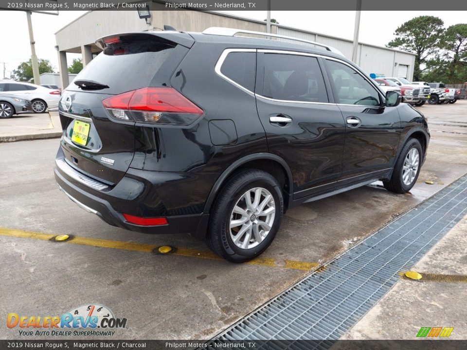 2019 Nissan Rogue S Magnetic Black / Charcoal Photo #3