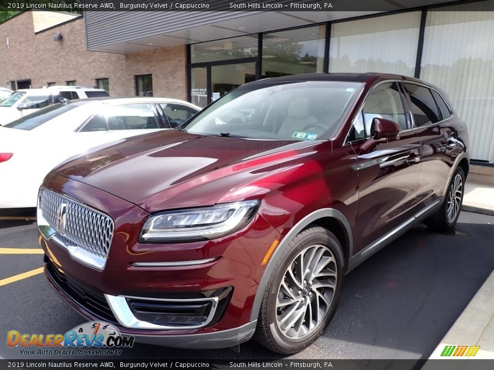 Front 3/4 View of 2019 Lincoln Nautilus Reserve AWD Photo #1