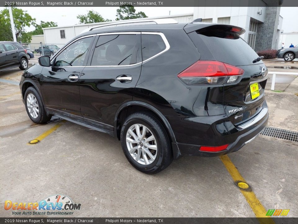 2019 Nissan Rogue S Magnetic Black / Charcoal Photo #11