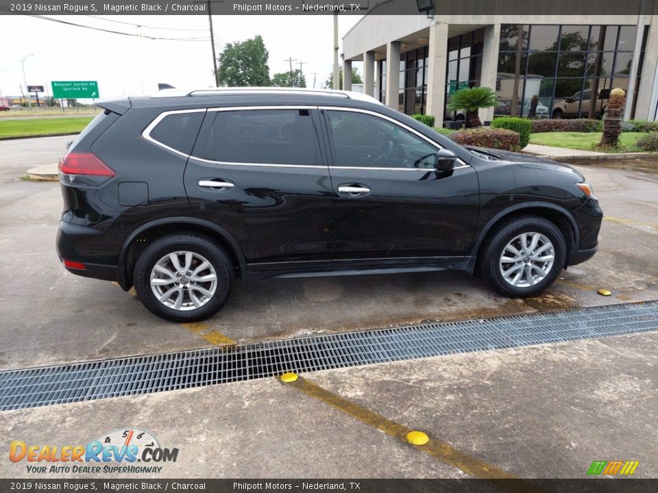2019 Nissan Rogue S Magnetic Black / Charcoal Photo #12