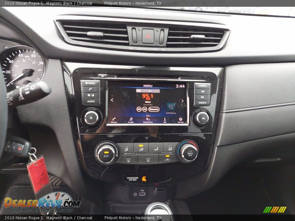 Controls of 2019 Nissan Rogue S Photo #18