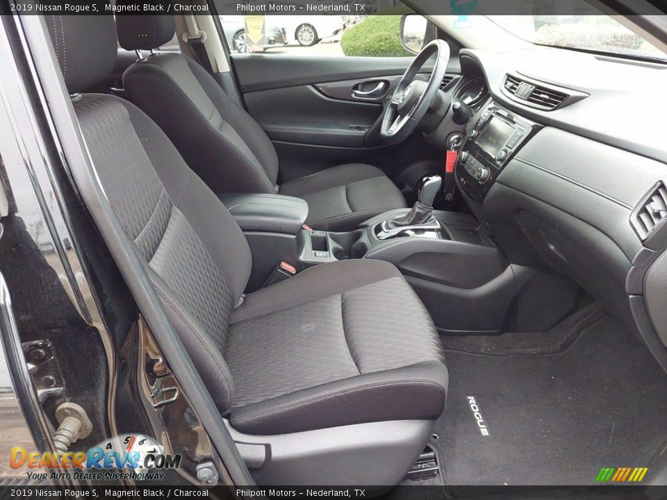 Front Seat of 2019 Nissan Rogue S Photo #28