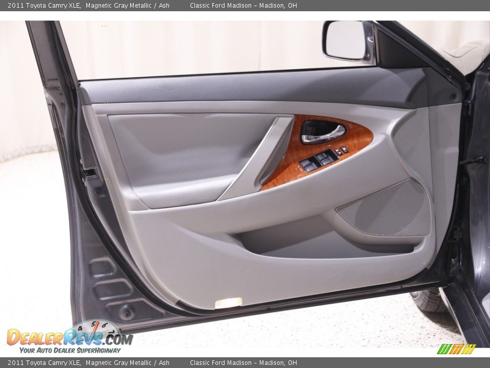 2011 Toyota Camry XLE Magnetic Gray Metallic / Ash Photo #4