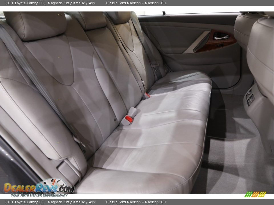 2011 Toyota Camry XLE Magnetic Gray Metallic / Ash Photo #16