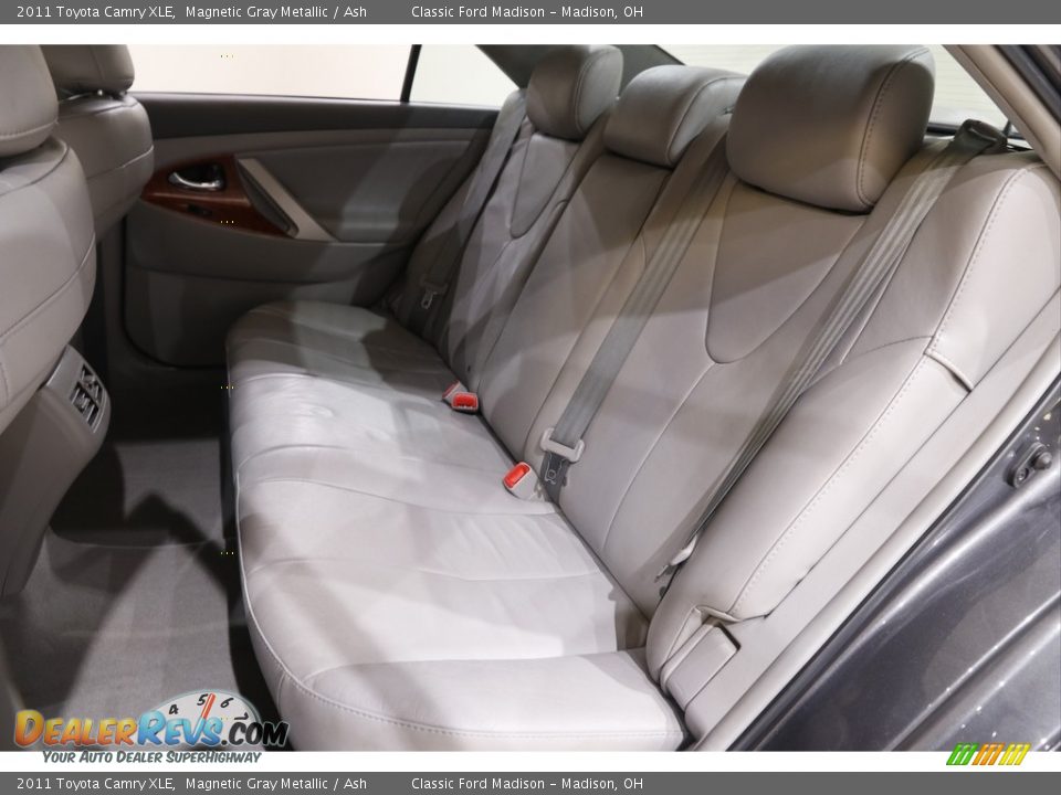 2011 Toyota Camry XLE Magnetic Gray Metallic / Ash Photo #17