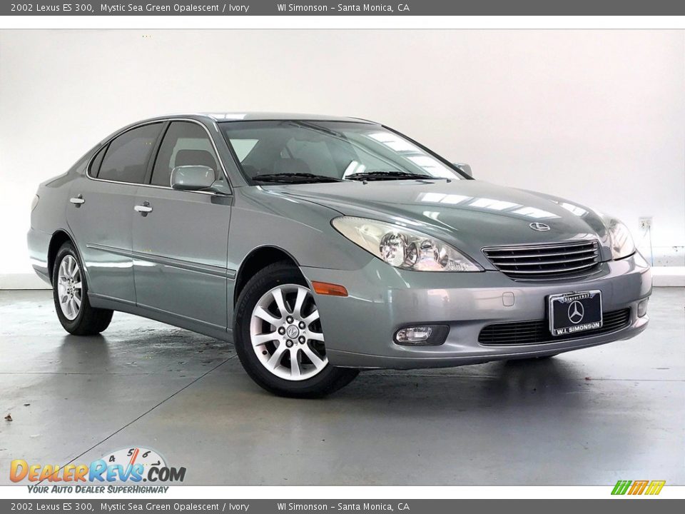 Front 3/4 View of 2002 Lexus ES 300 Photo #33