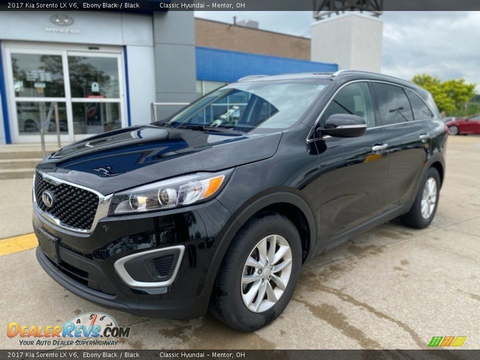 Front 3/4 View of 2017 Kia Sorento LX V6 Photo #1