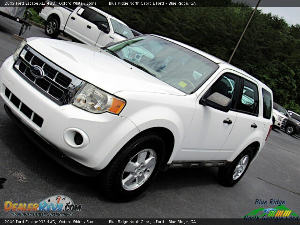 2009 Ford Escape XLS 4WD Oxford White / Stone Photo #22