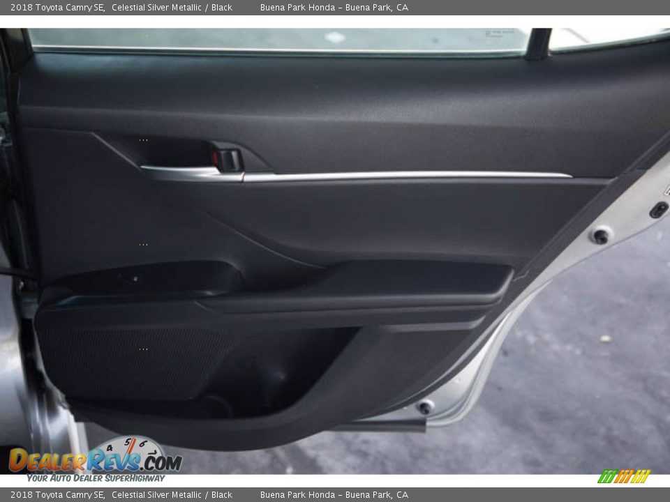 2018 Toyota Camry SE Celestial Silver Metallic / Black Photo #32