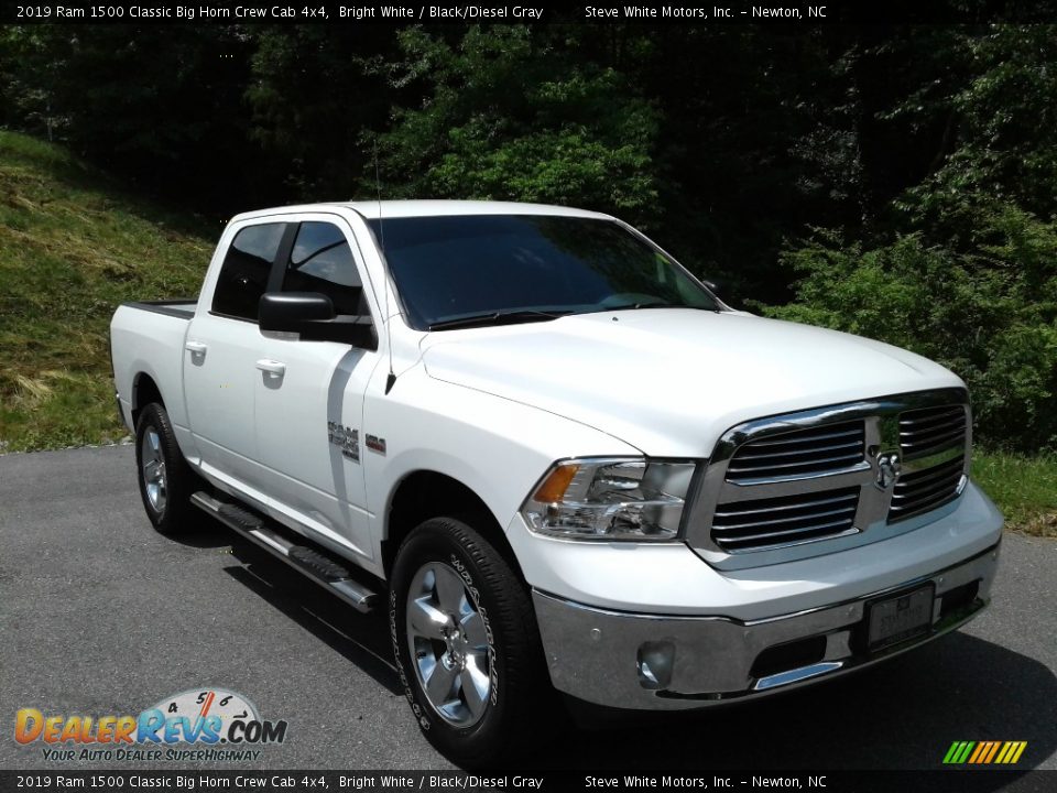 2019 Ram 1500 Classic Big Horn Crew Cab 4x4 Bright White / Black/Diesel Gray Photo #5