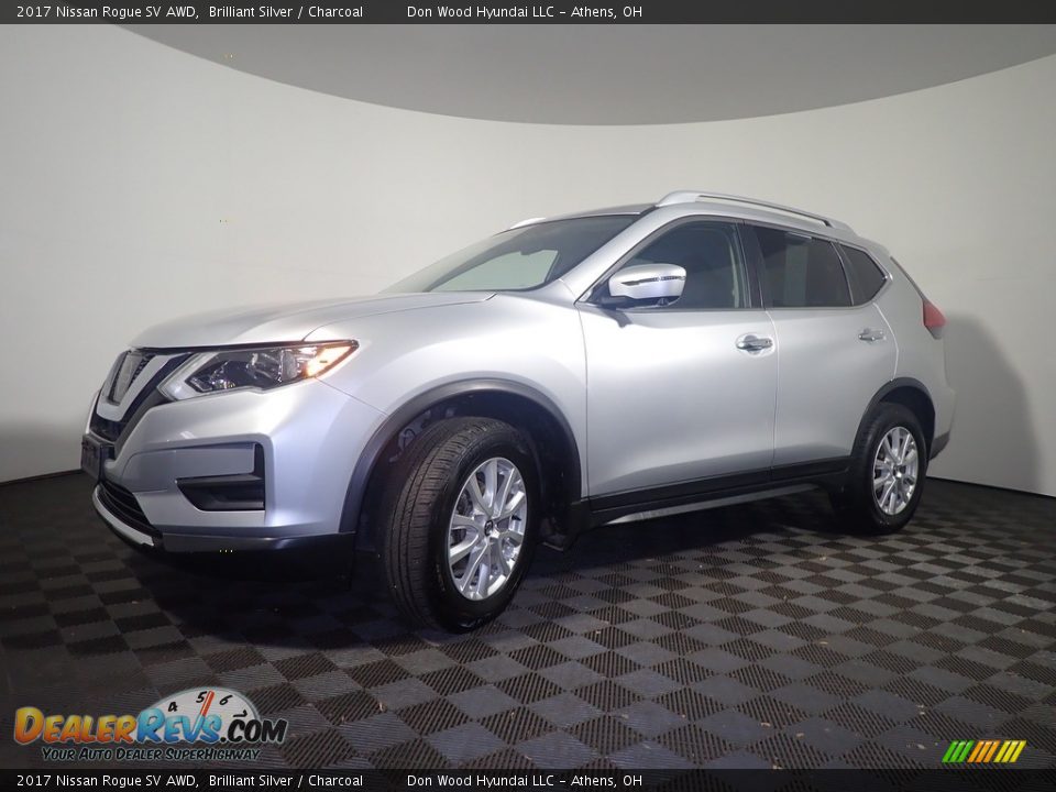 2017 Nissan Rogue SV AWD Brilliant Silver / Charcoal Photo #10